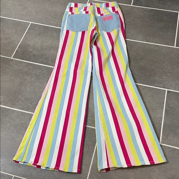 Wrangler X Barbie Wanderer Hi Rise Flare Jean size 26X34 - Picture 4 of 13